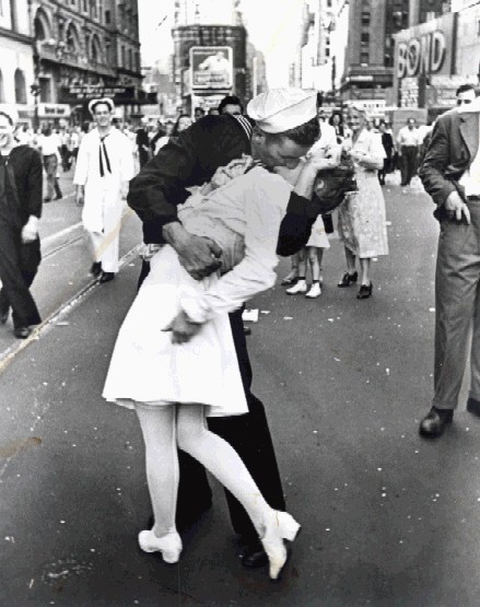 VJ Day Sailor Kiss